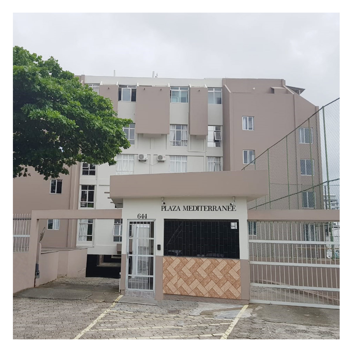 plaza-mediterrane-001